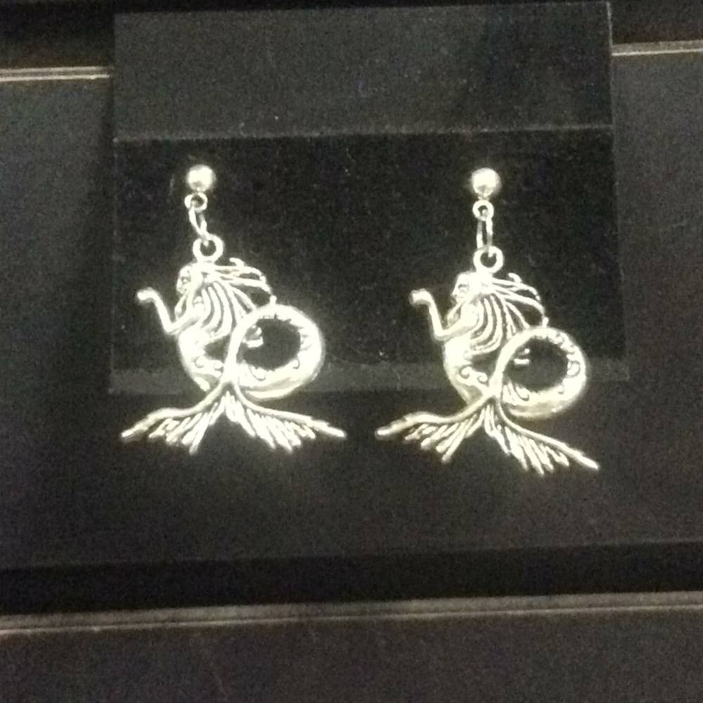 Mermaid post earring. Alloy. New.